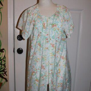 Vintage Glencraft size small house coat simple and sweet knee length